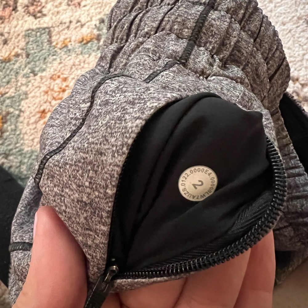 Lululemon grey track that shorts - Picture 4 of 5